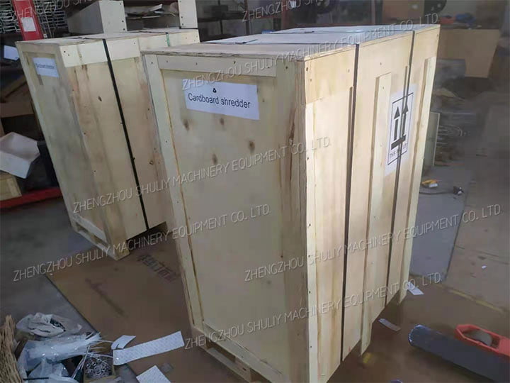 wooden case packing of the cardboard cutting machine